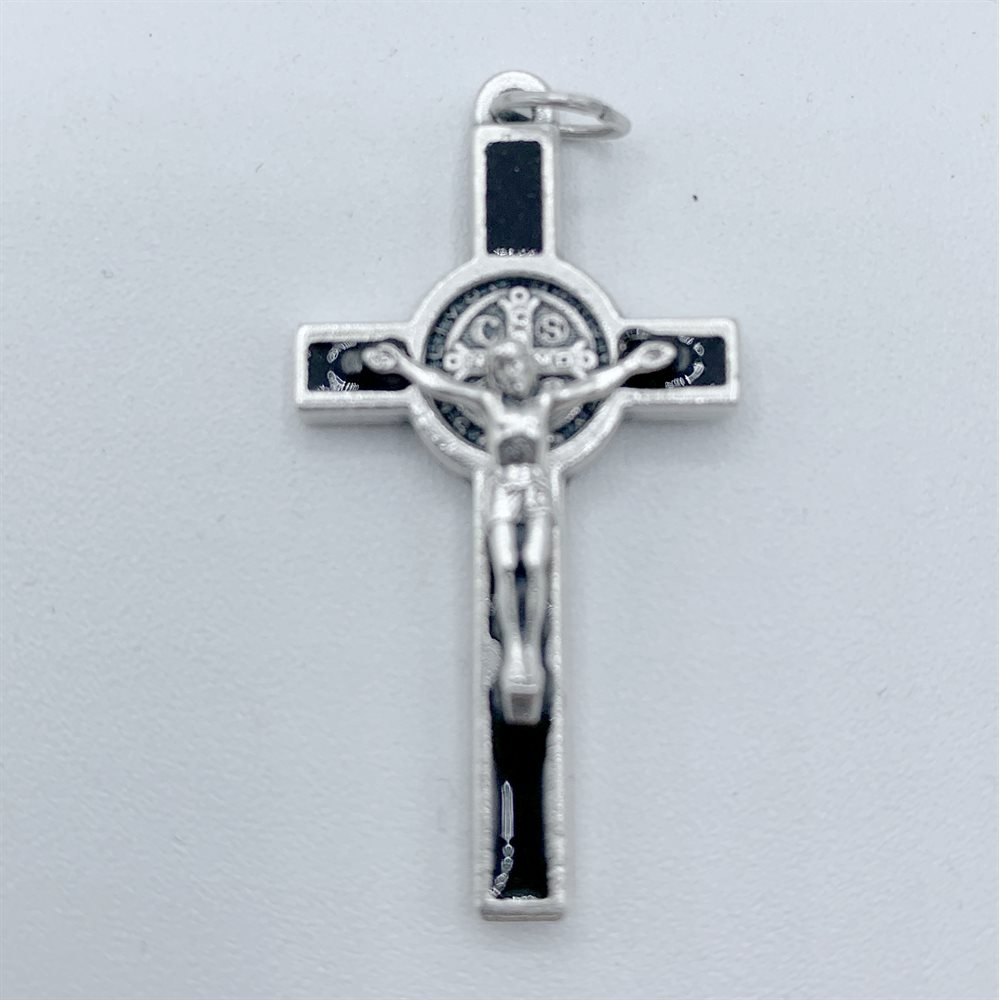 Croix Saint Benoit 4 cm argenté / email noir
